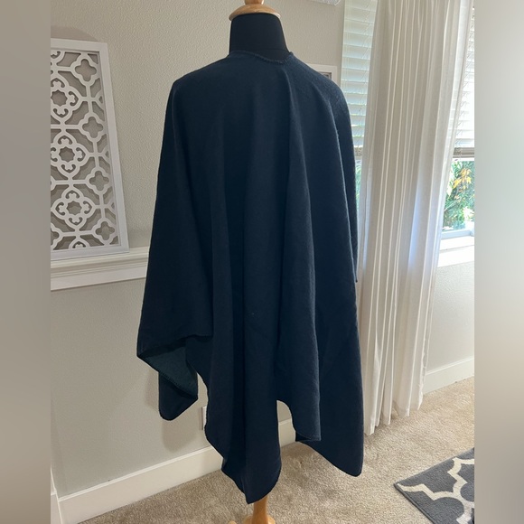 Blue Cape - Picture 6 of 7